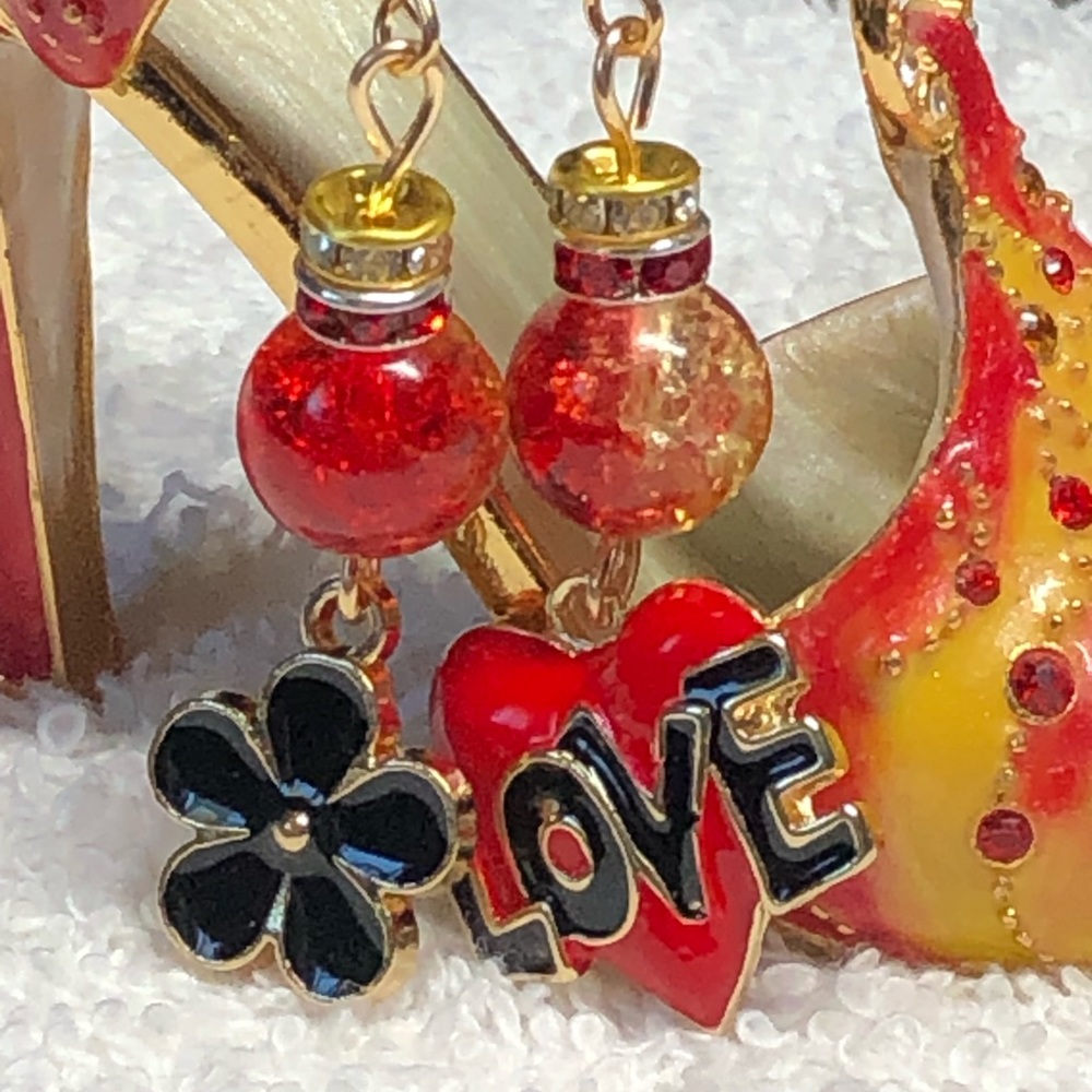 2/22 ♥️Cute mismatched Black and red LOVE earrings in gold accents, pretty/fun